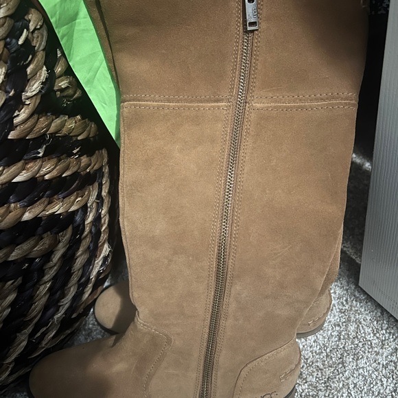 NWOT UGG KNEE BOOTS - Picture 3 of 4